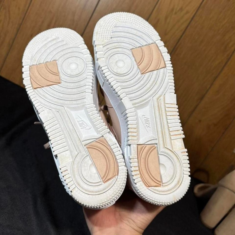 Nike‎ Air Force 1 Low in tan and white Size 8.5 Mens / 9.5-10 Womens - Picture 7 of 7